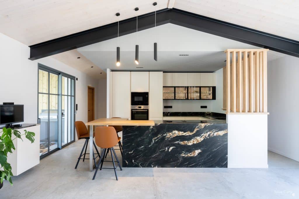 rénovation d'une cuisine avec meuble sur mesure par Design17