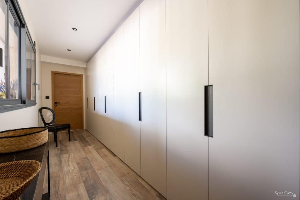 installation de placards sur-mesure par Design17