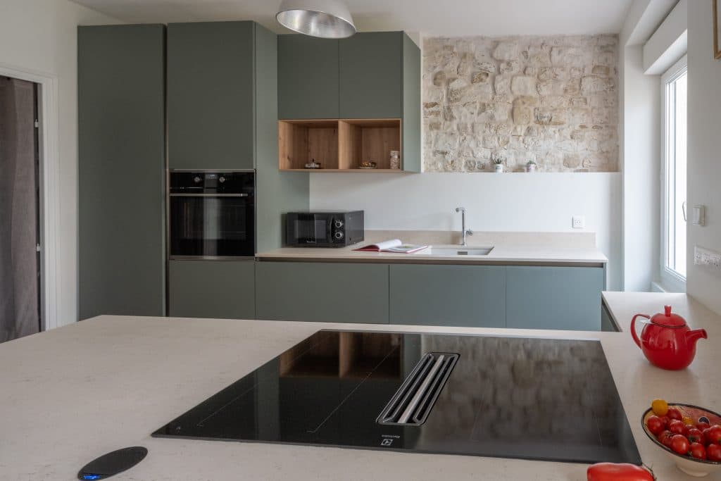 Rénovation d'une cuisine, électroménager à La Rochelle Laleu par Design17