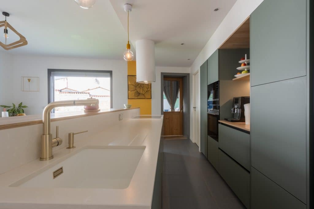 rénovation d'une cuisine, vue entrée à St Xandre par Design17