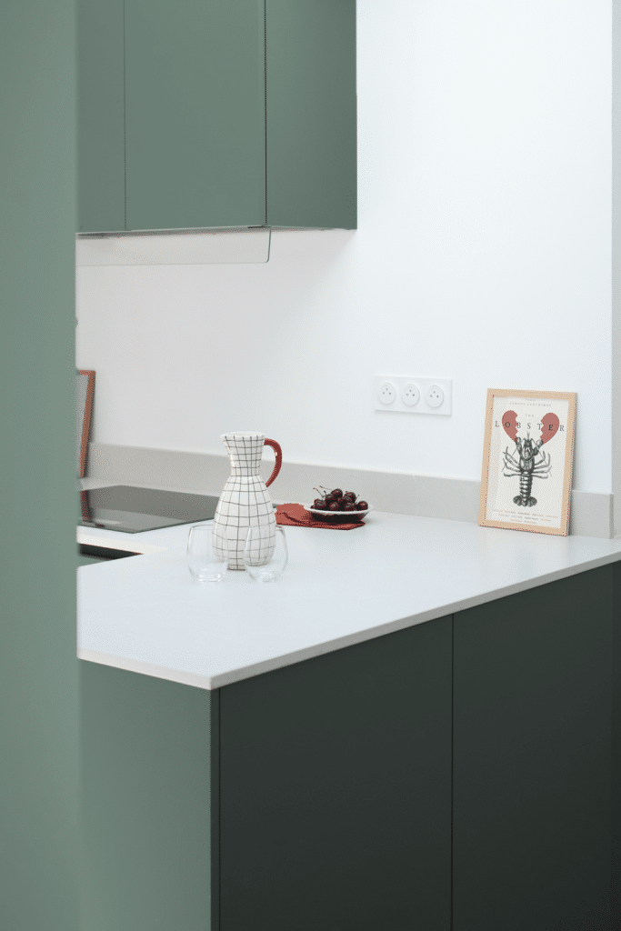 rénovation d'une cuisine avec plan de travail, dans une maison du quartier St Claude à La Rochelle réalisée par Design17