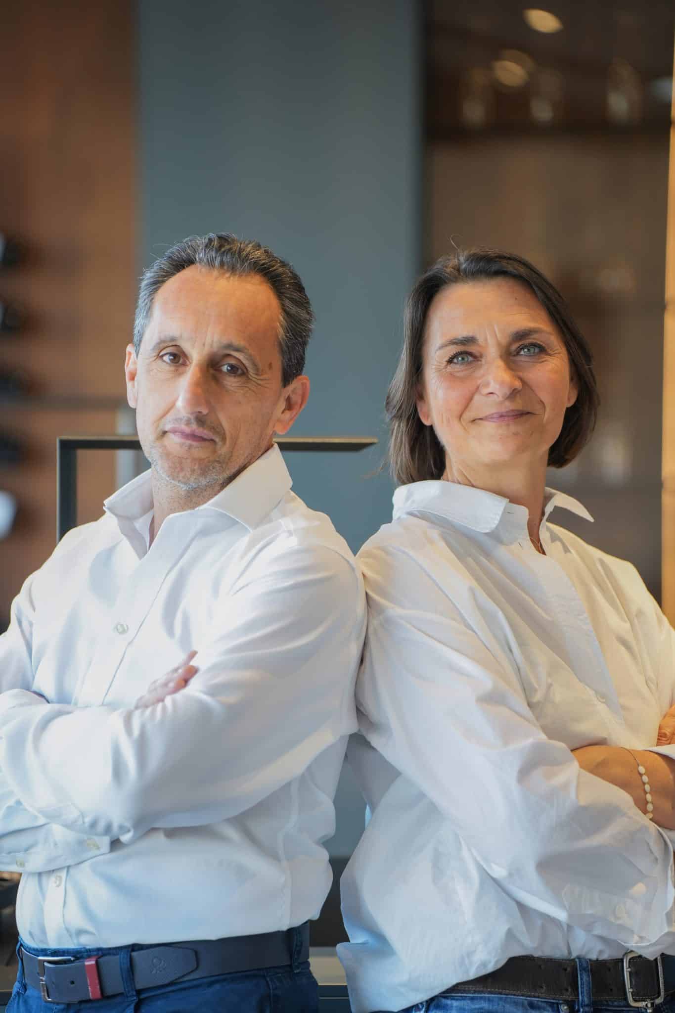 Contactez Lucien Delclaud et Carole Taisne les gérants de l'entreprise Design 17 pour tous vos projets de rénovation de cuisine, rénovation de salle de bain et de dressing haut de gamme