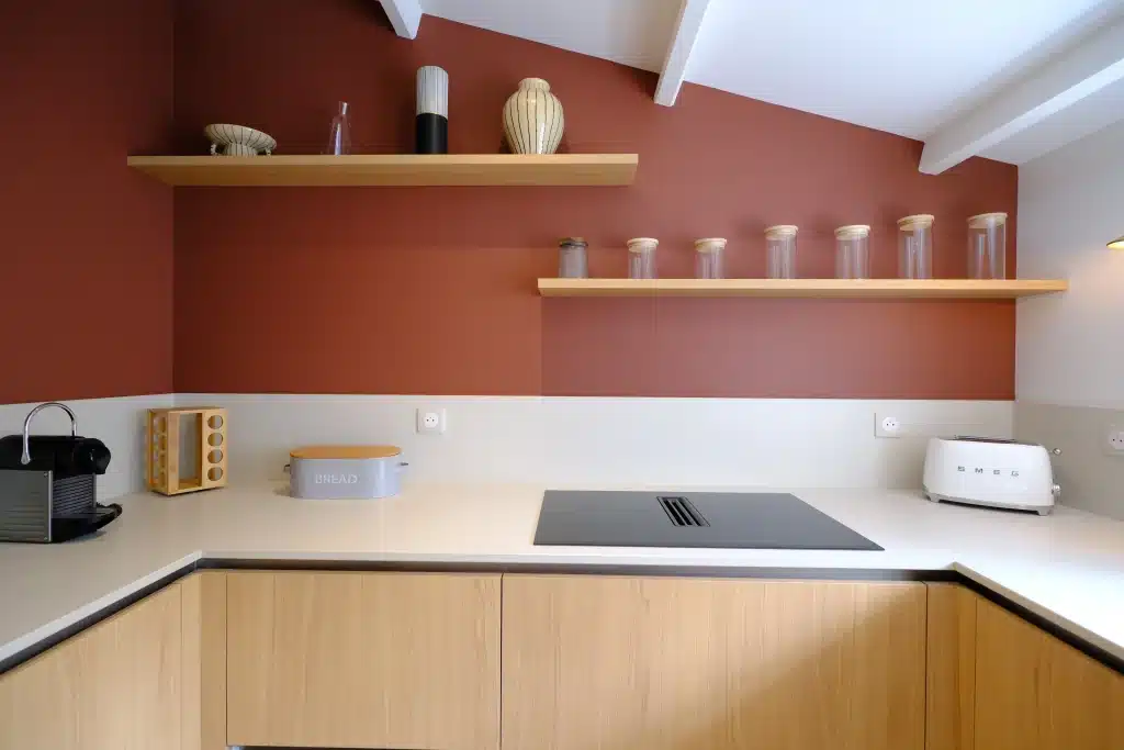 aménagement sur mesure dans une rénovation d'une cuisine dans le quartier St Maurice à La Rochelle par Design 17
